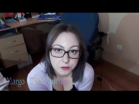 ❤️ Sexy dievča s okuliarmi hlboko fajčí vibrátor na kameru ️❌ Krásne porno na nás